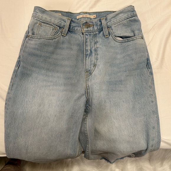 Vintage Levi mom jeans light wash - Picture 2 of 11